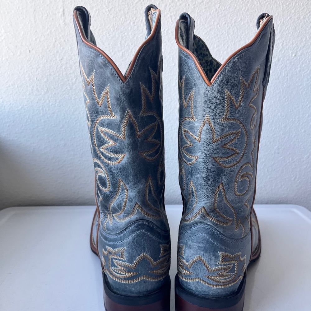 Laredo ladies Ella Blue Leather embroidered square Toe Boots 
▪️size 10 l - Picture 8 of 14